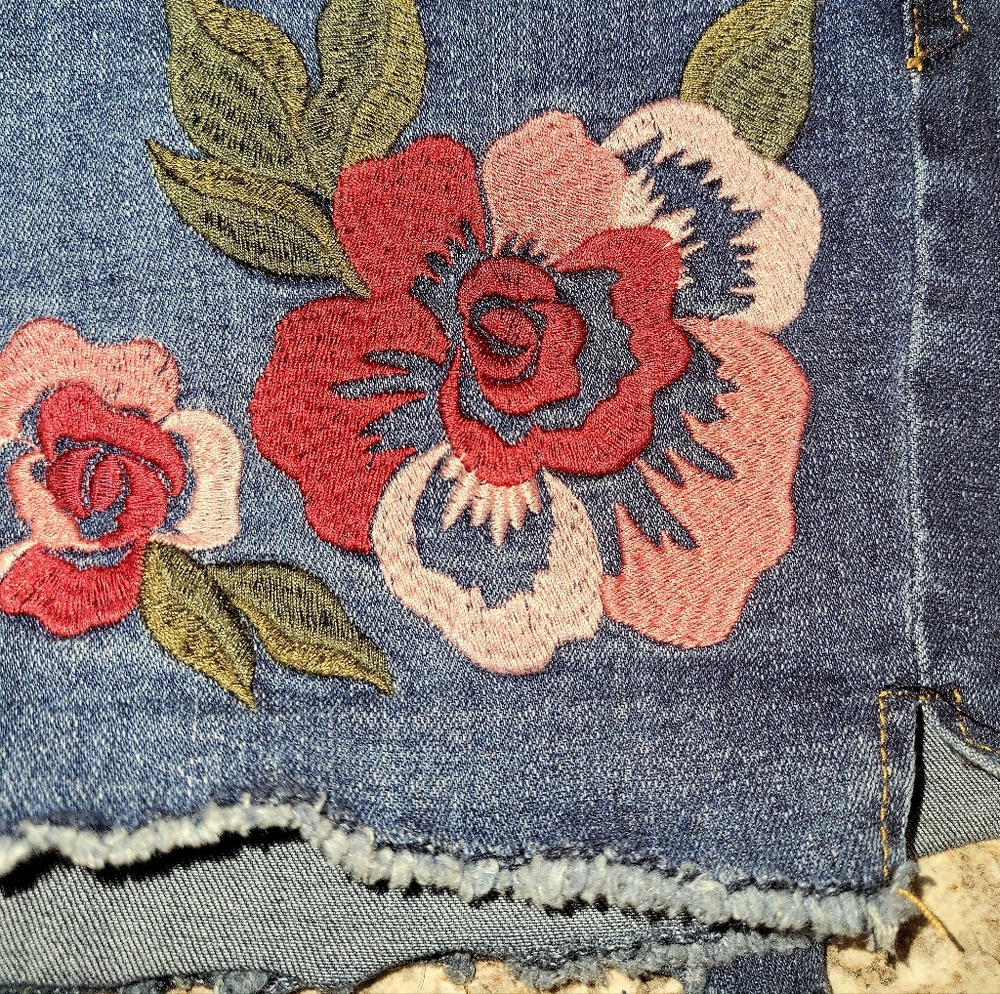 Embroidered Denim Shorts With Stretch Size 10 ❤️ - Picture 5 of 5
